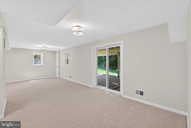 8705 QUEEN ELIZABETH BLVD, Annandale, VA 22003