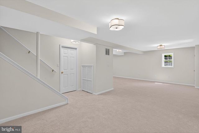 8705 QUEEN ELIZABETH BLVD, Annandale, VA 22003