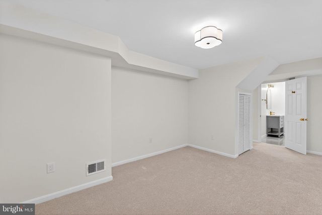 8705 QUEEN ELIZABETH BLVD, Annandale, VA 22003