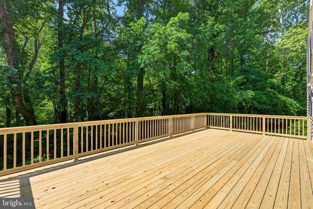 8705 QUEEN ELIZABETH BLVD, Annandale, VA 22003