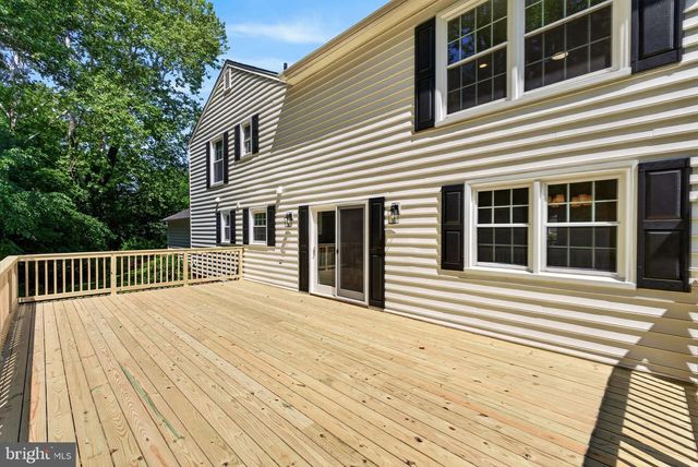 8705 QUEEN ELIZABETH BLVD, Annandale, VA 22003