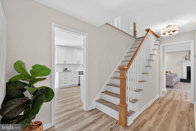 8705 QUEEN ELIZABETH BLVD, Annandale, VA 22003