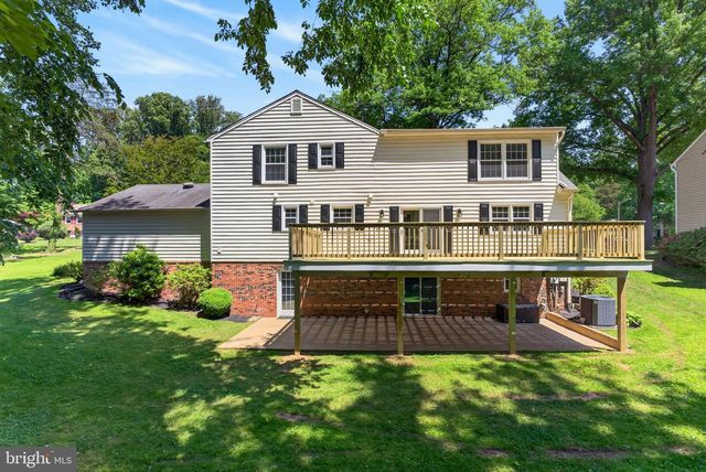 8705 QUEEN ELIZABETH BLVD, Annandale, VA 22003