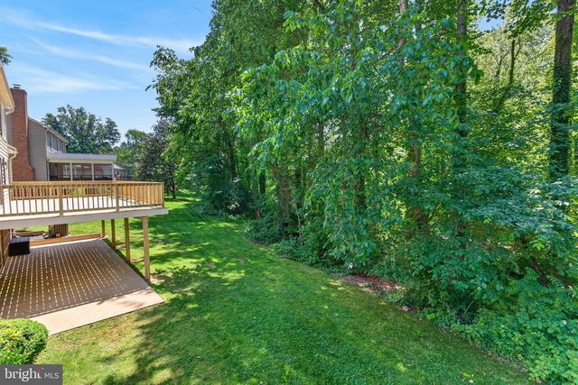 8705 QUEEN ELIZABETH BLVD, Annandale, VA 22003