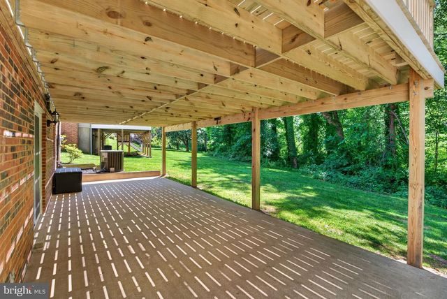 8705 QUEEN ELIZABETH BLVD, Annandale, VA 22003