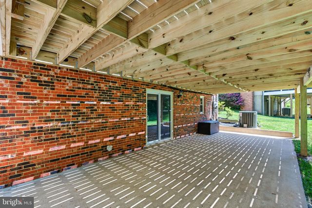8705 QUEEN ELIZABETH BLVD, Annandale, VA 22003