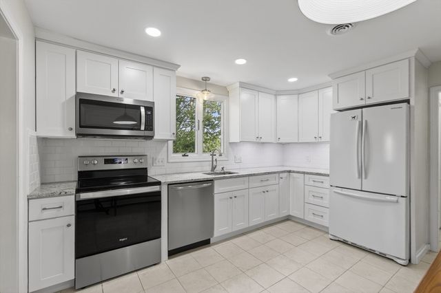 16 Eastmount Road, Medfield, MA 02052