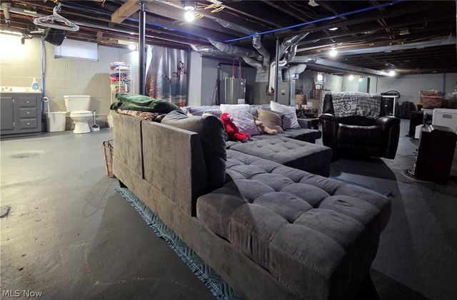 119 S Wallace Street, Uhrichsville, OH 44683