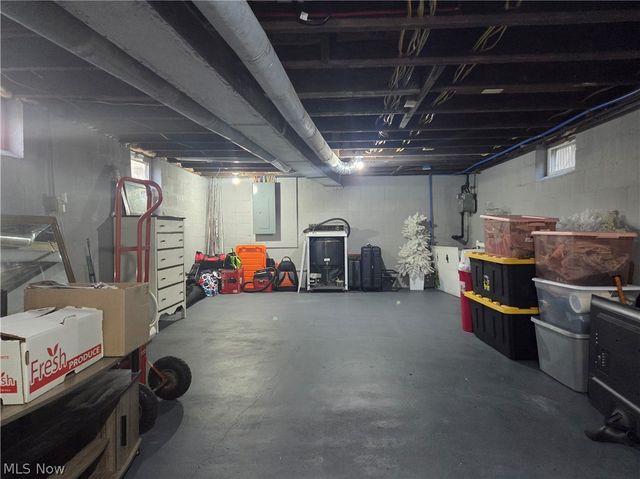 119 S Wallace Street, Uhrichsville, OH 44683