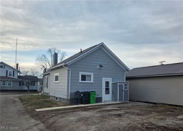 119 S Wallace Street, Uhrichsville, OH 44683