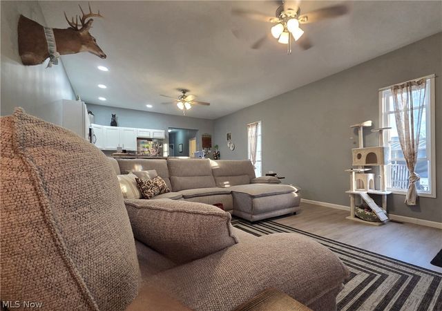 119 S Wallace Street, Uhrichsville, OH 44683