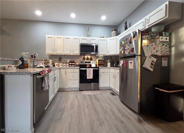 119 S Wallace Street, Uhrichsville, OH 44683