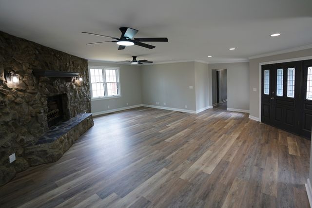 1021 Liberty Rd, Charlotte, TN 37036
