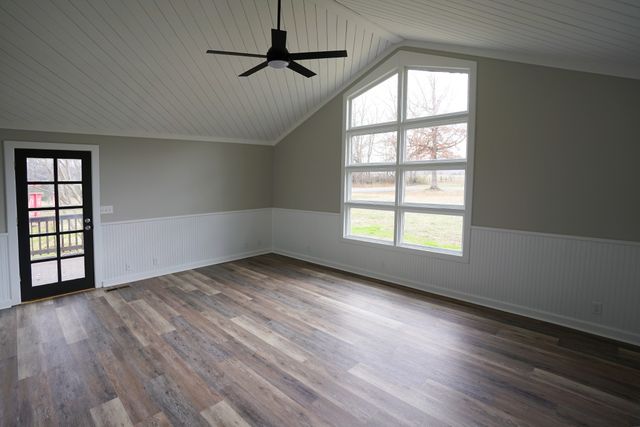 1021 Liberty Rd, Charlotte, TN 37036