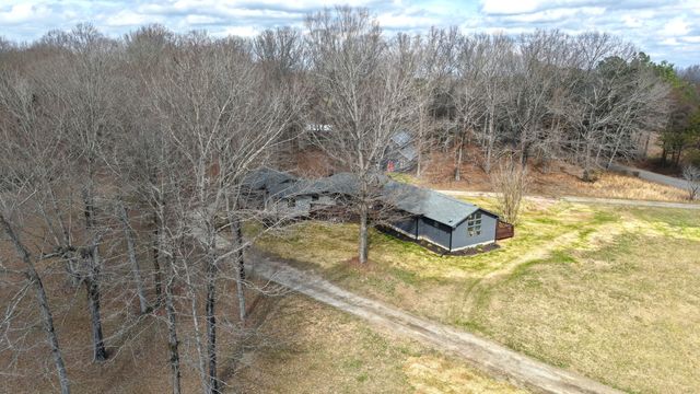1021 Liberty Rd, Charlotte, TN 37036