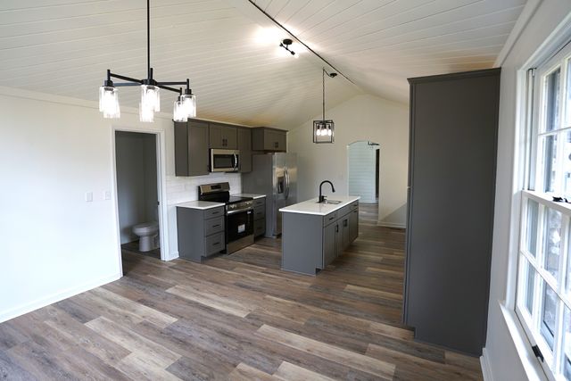 1021 Liberty Rd, Charlotte, TN 37036