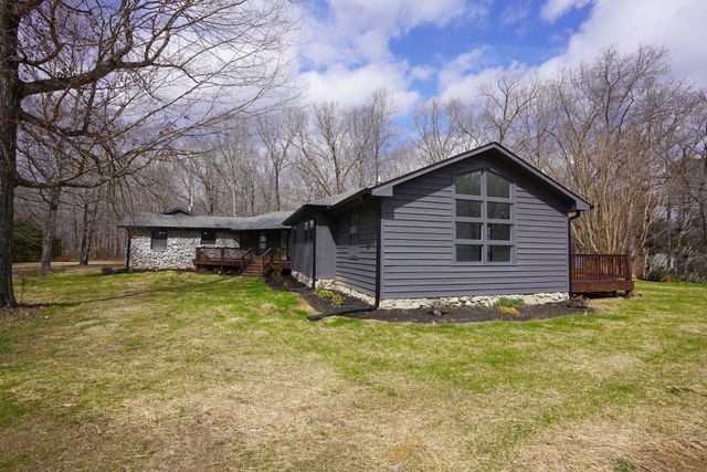 1021 Liberty Rd, Charlotte, TN 37036