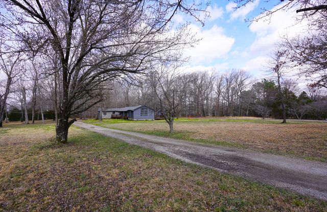 1021 Liberty Rd, Charlotte, TN 37036