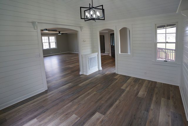 1021 Liberty Rd, Charlotte, TN 37036
