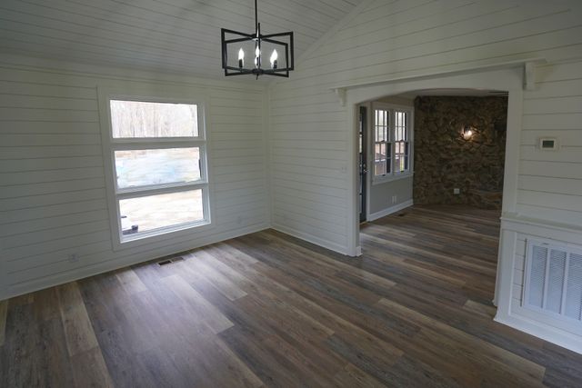 1021 Liberty Rd, Charlotte, TN 37036