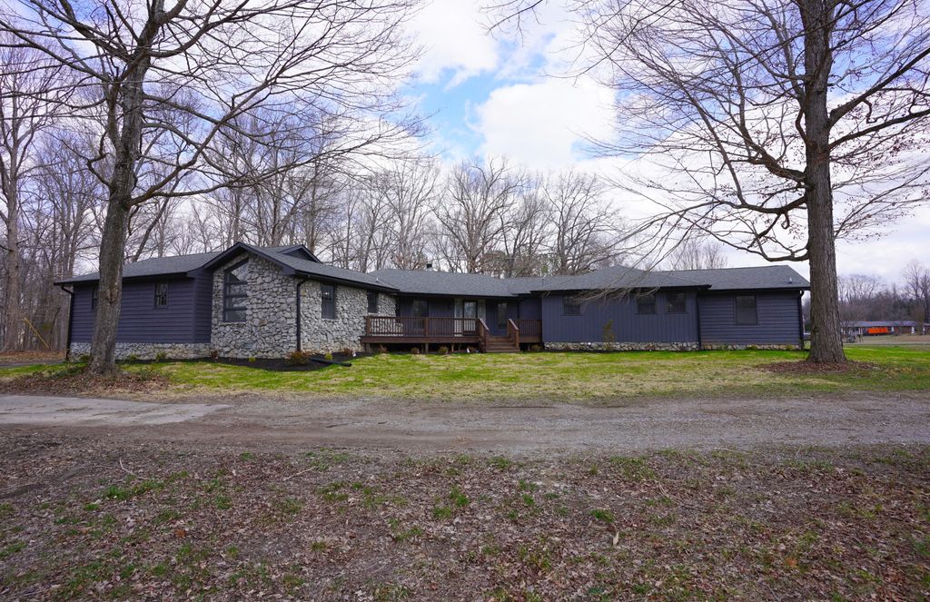 1021 Liberty Rd, Charlotte, TN 37036