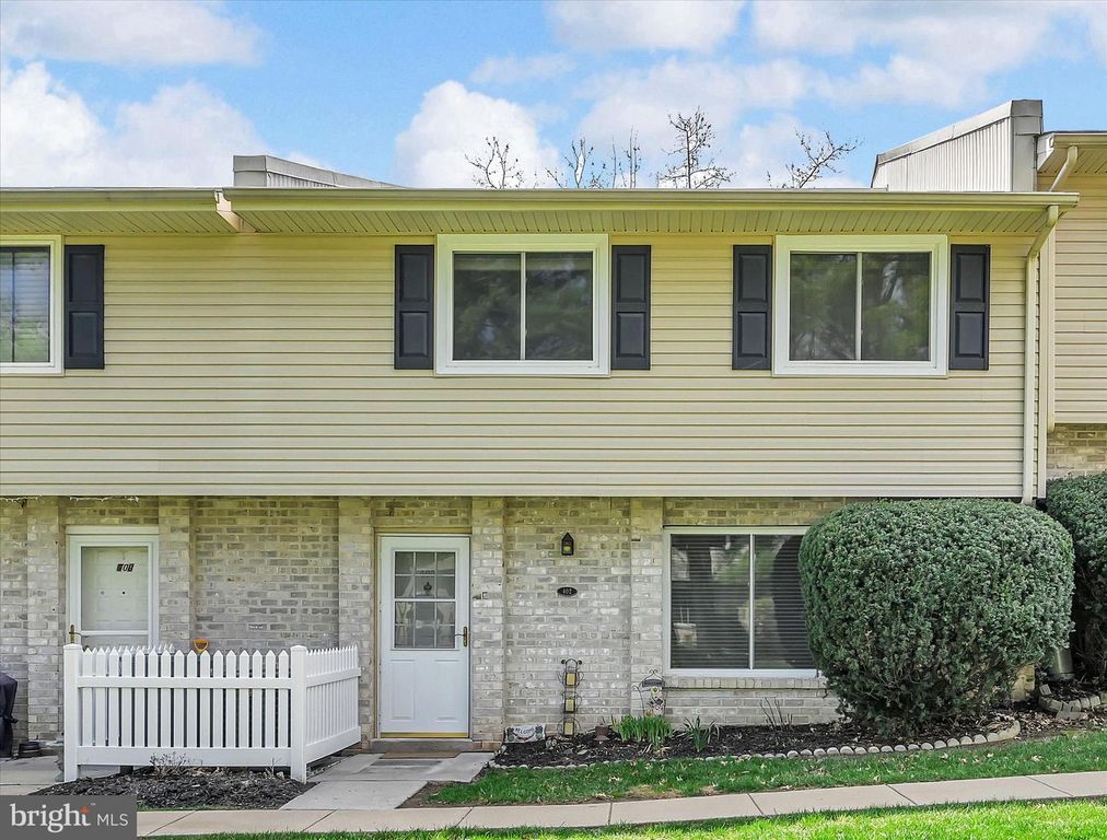 Image 1 of property listing at 402 VILLAGE WALK #402, Exton, PA 19341