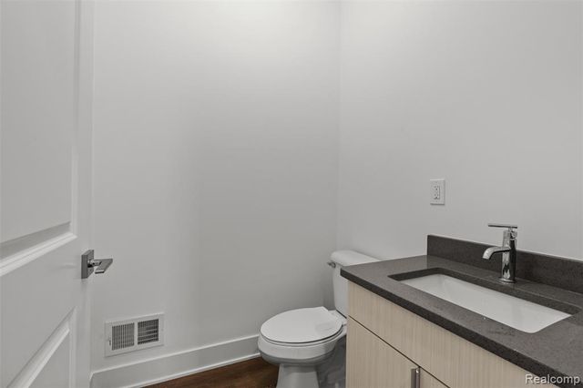 2845 Summers Place, Troy, MI 48084