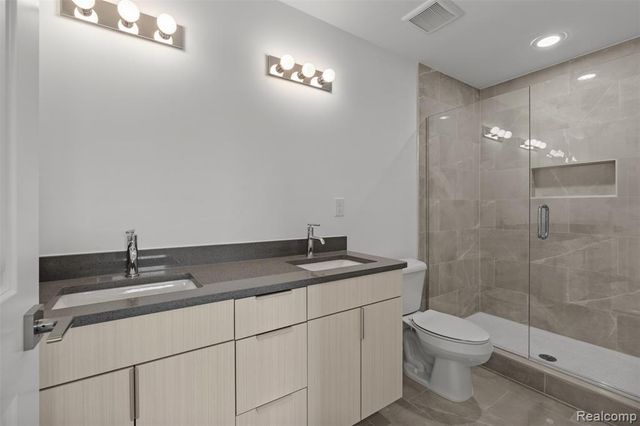 2845 Summers Place, Troy, MI 48084