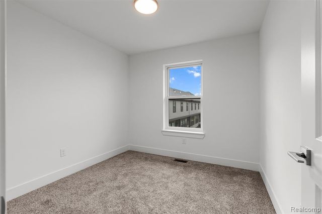 2845 Summers Place, Troy, MI 48084