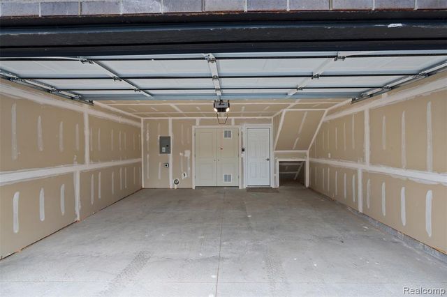 2845 Summers Place, Troy, MI 48084