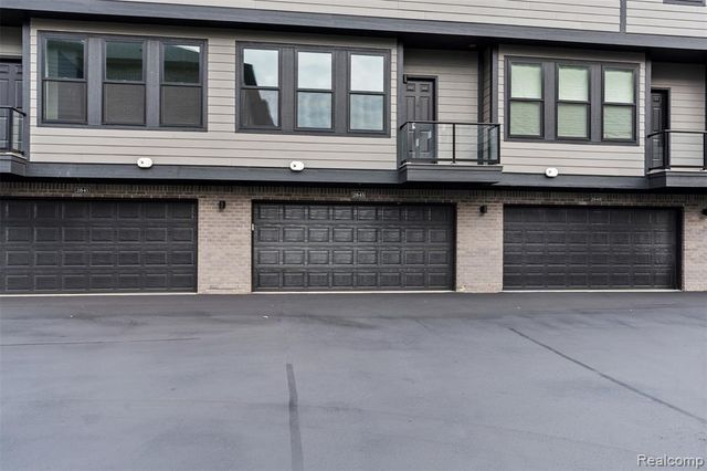 2845 Summers Place, Troy, MI 48084