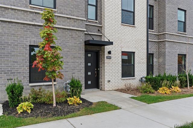 2845 Summers Place, Troy, MI 48084