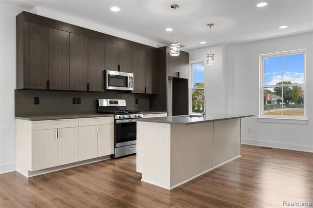 2845 Summers Place, Troy, MI 48084