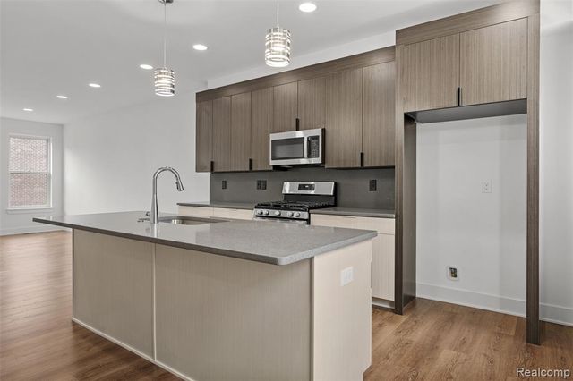 2845 Summers Place, Troy, MI 48084