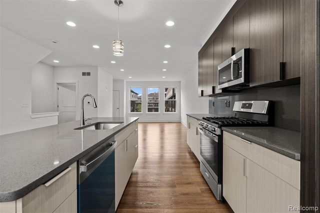 2845 Summers Place, Troy, MI 48084