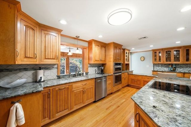 131 Pine Grove Ave, Bellingham, MA 02019
