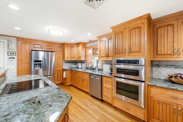 131 Pine Grove Ave, Bellingham, MA 02019