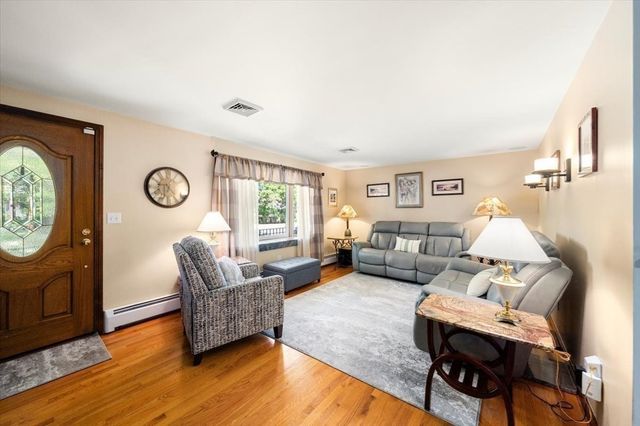 131 Pine Grove Ave, Bellingham, MA 02019