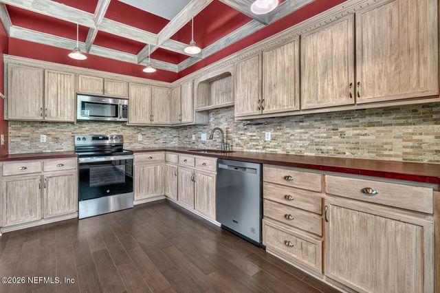 3767 HERMITAGE Road E, Jacksonville, FL 32277
