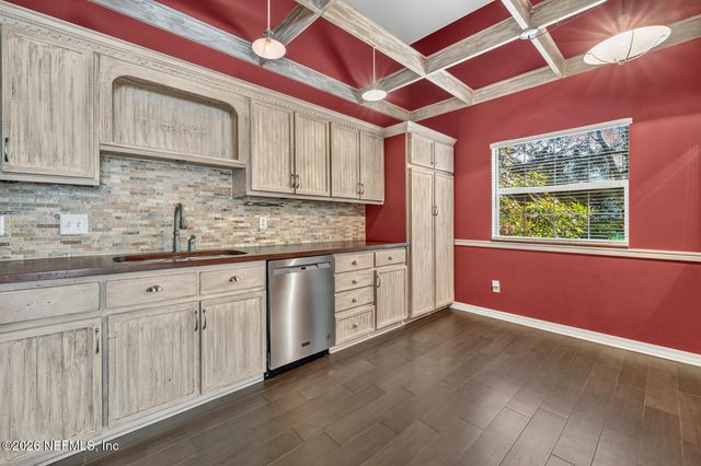 3767 HERMITAGE Road E, Jacksonville, FL 32277