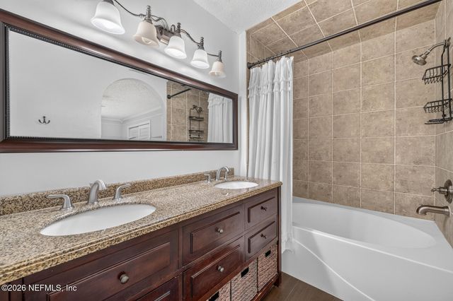 3767 HERMITAGE Road E, Jacksonville, FL 32277
