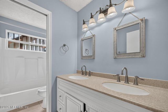 3767 HERMITAGE Road E, Jacksonville, FL 32277