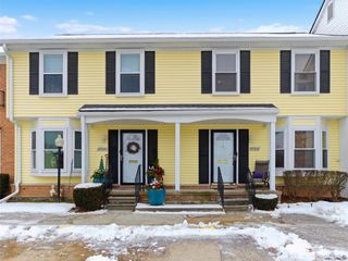 37516 Charter Oaks Boulevard, Clinton Charter Township, MI 48036