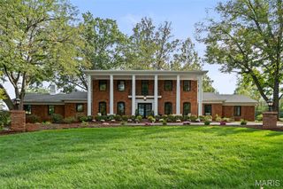 436 Tregaron Place, Frontenac, MO 63131