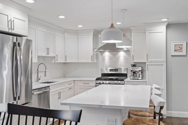 11 Taft St, Marblehead, MA 01945