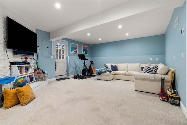 11 Taft St, Marblehead, MA 01945