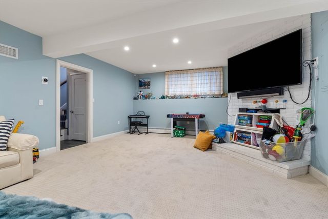11 Taft St, Marblehead, MA 01945