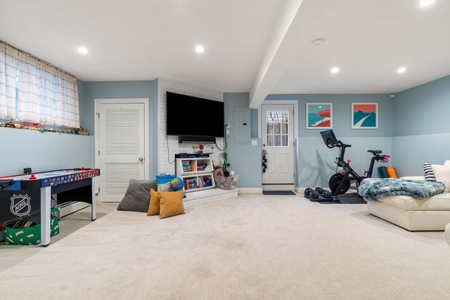 11 Taft St, Marblehead, MA 01945
