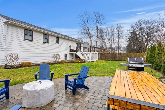 11 Taft St, Marblehead, MA 01945