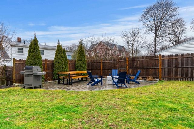 11 Taft St, Marblehead, MA 01945